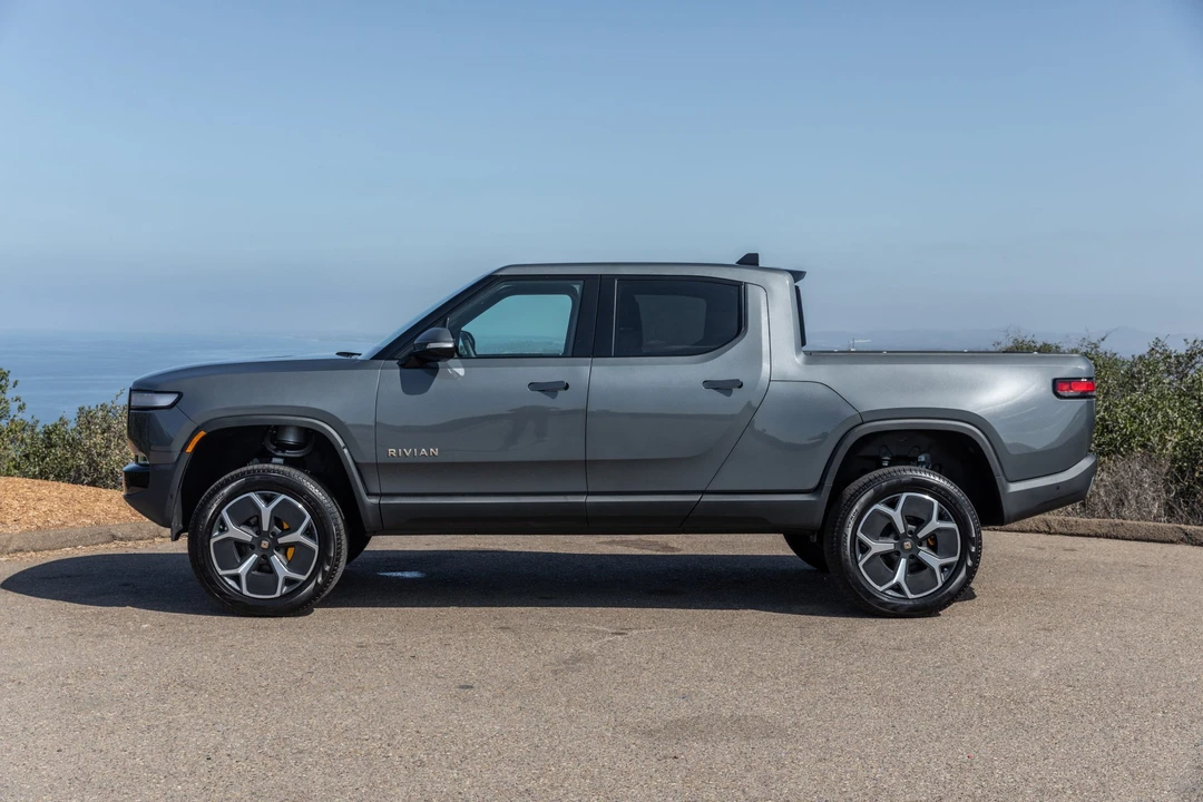 2022 Rivian R1T - Image 10 of 31