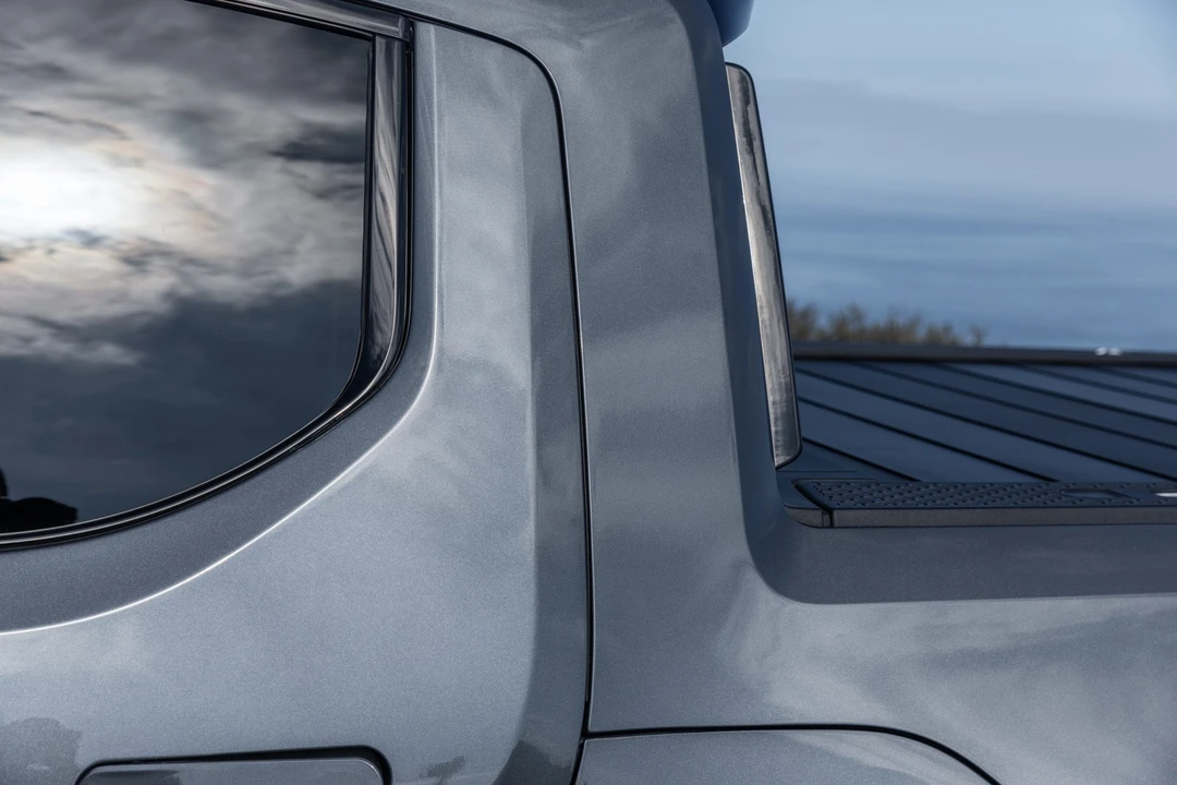 2022 Rivian R1T - Image 15 of 31