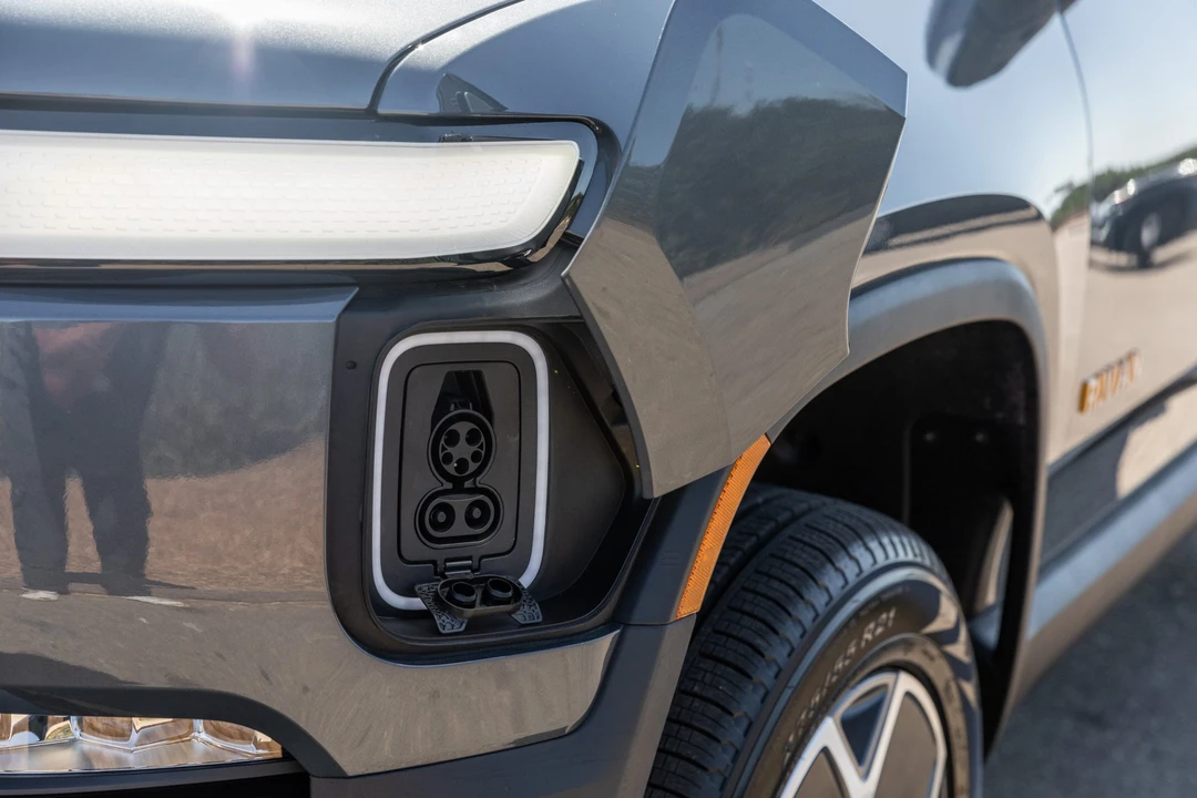 2022 Rivian R1T - Image 11 of 31