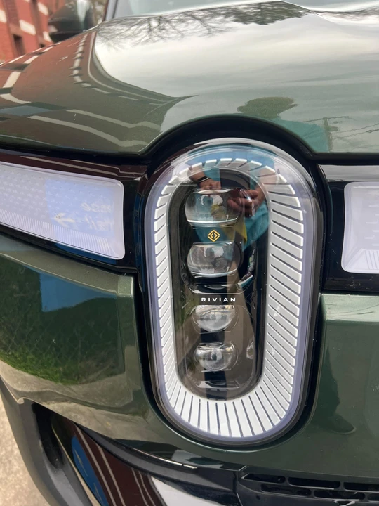 2022 Rivian R1T - Image 15 of 31