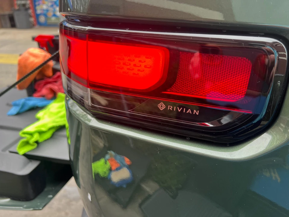 2022 Rivian R1T - Image 27 of 31