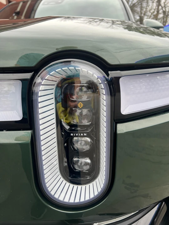 2022 Rivian R1T - Image 17 of 31