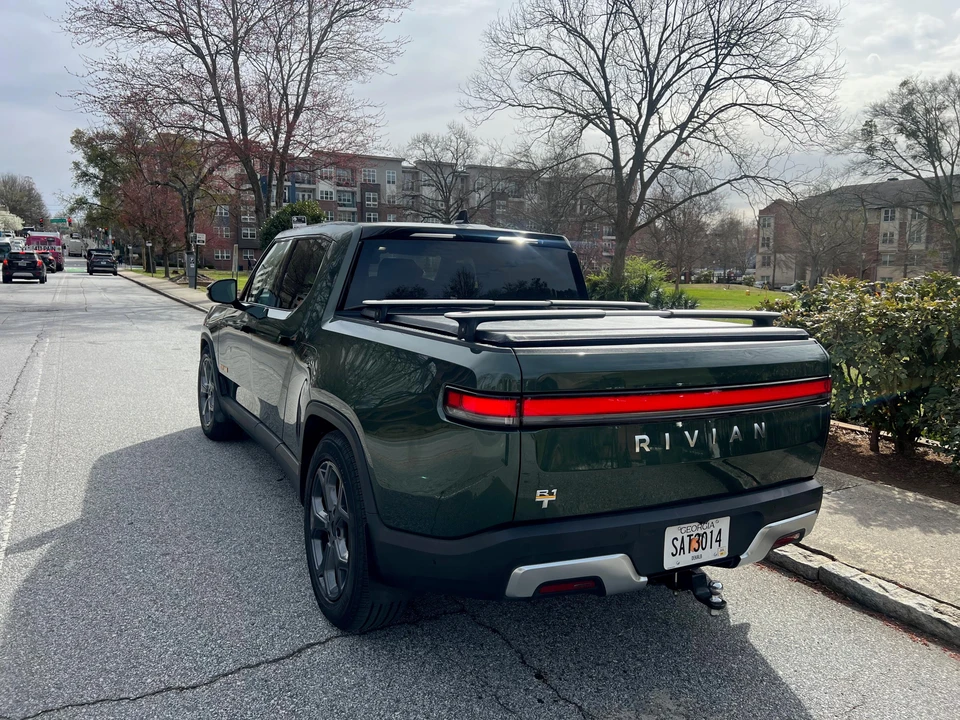 2022 Rivian R1T - Image 10 of 31