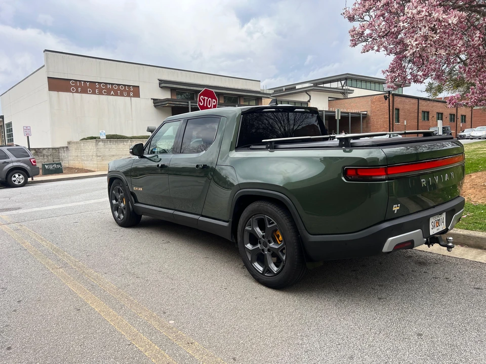 2022 Rivian R1T - Image 9 of 31