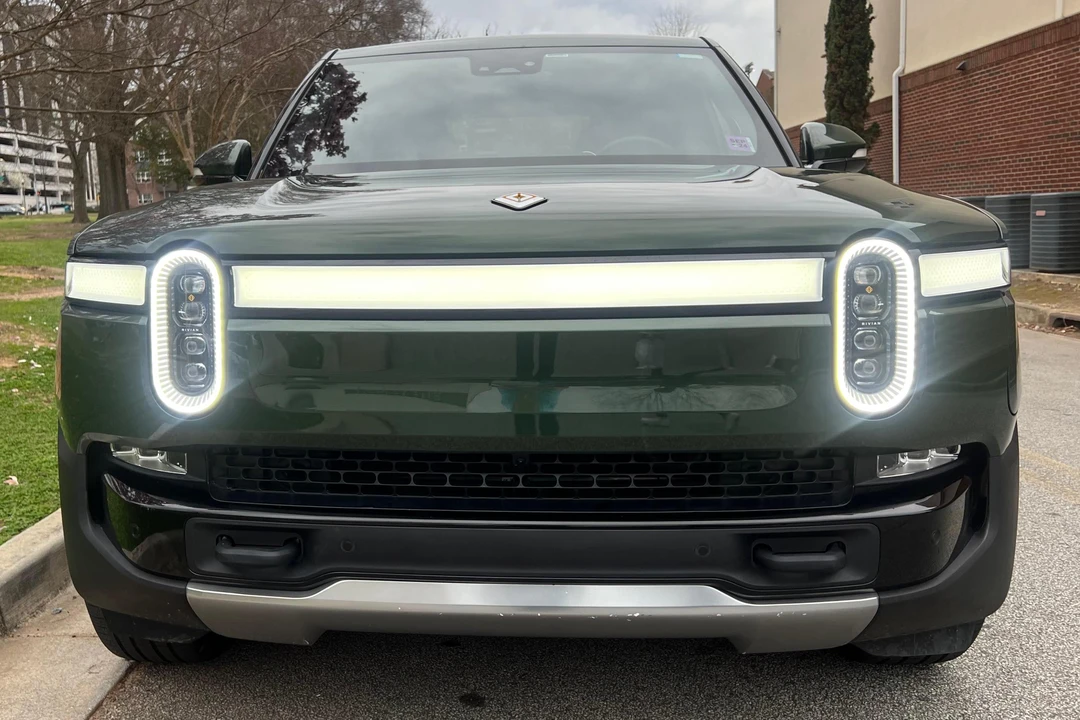 2022 Rivian R1T - Image 2 of 31