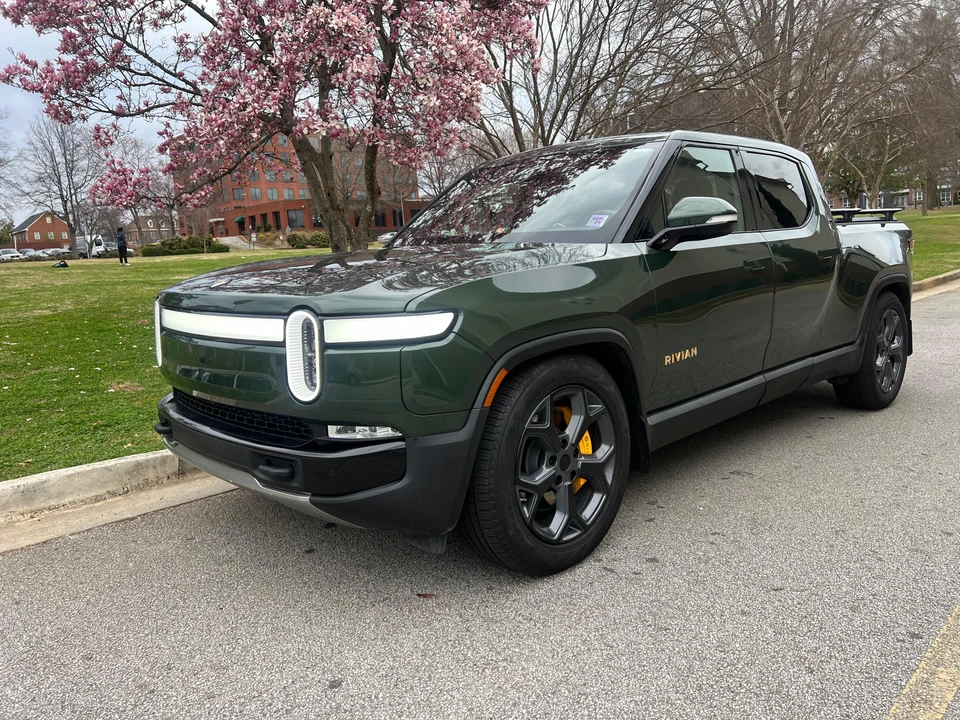 2022 Rivian R1T - Image 7 of 31