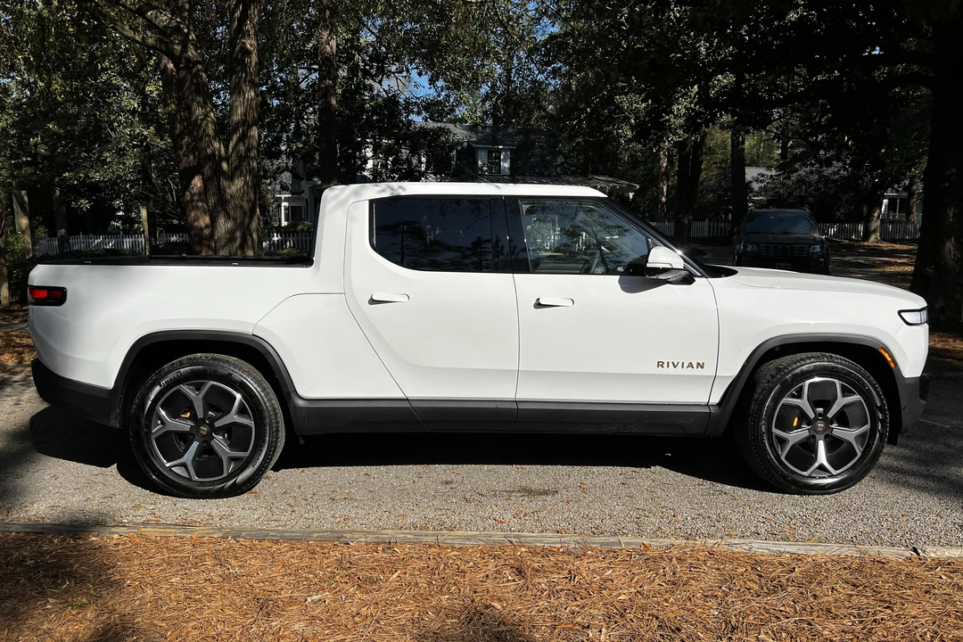 2022 Rivian R1T - Image 3 of 5