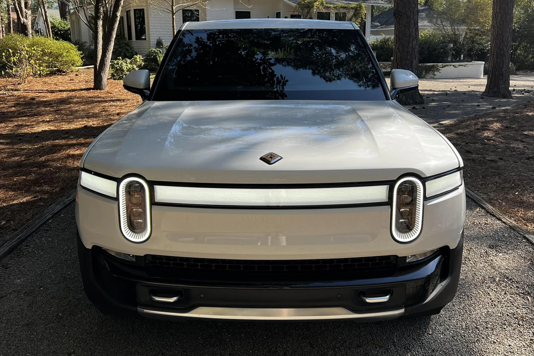 2022 Rivian R1T - Image 2 of 5