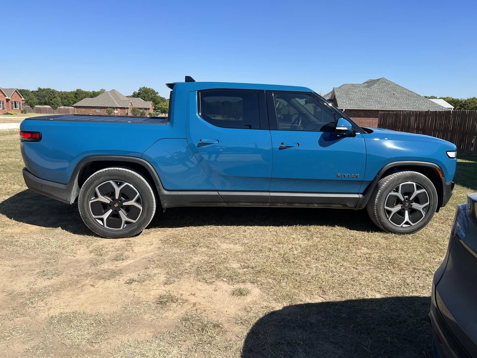 2022 Rivian R1T - Image 18 of 31