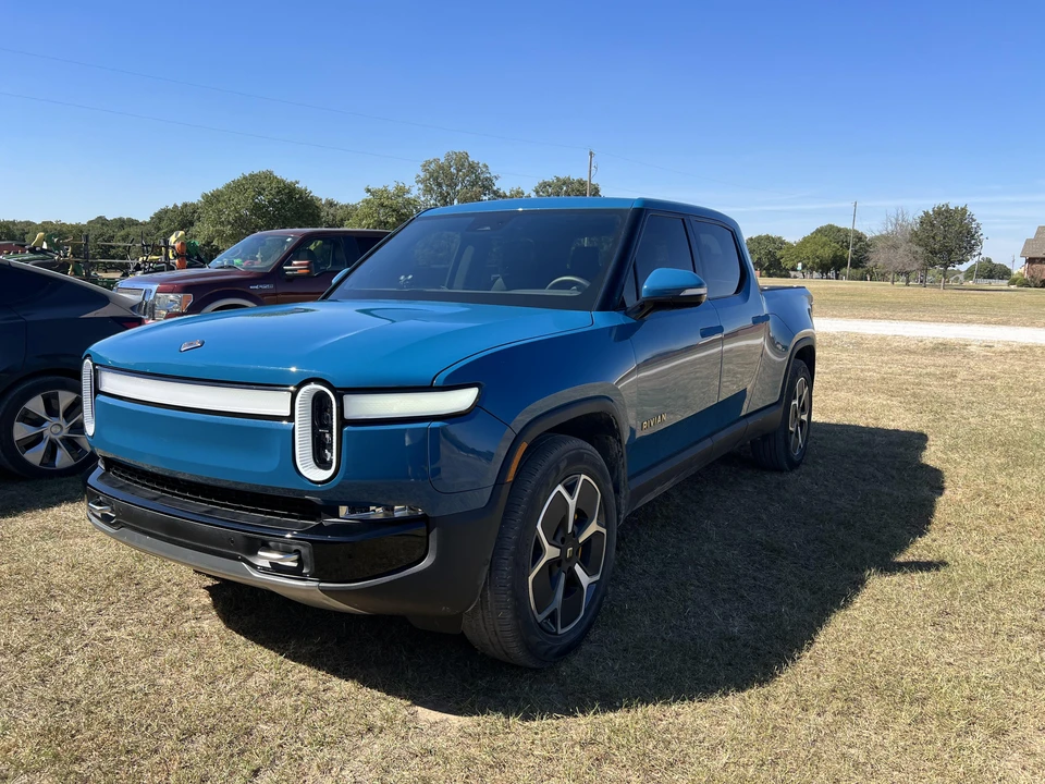 2022 Rivian R1T - Image 7 of 31