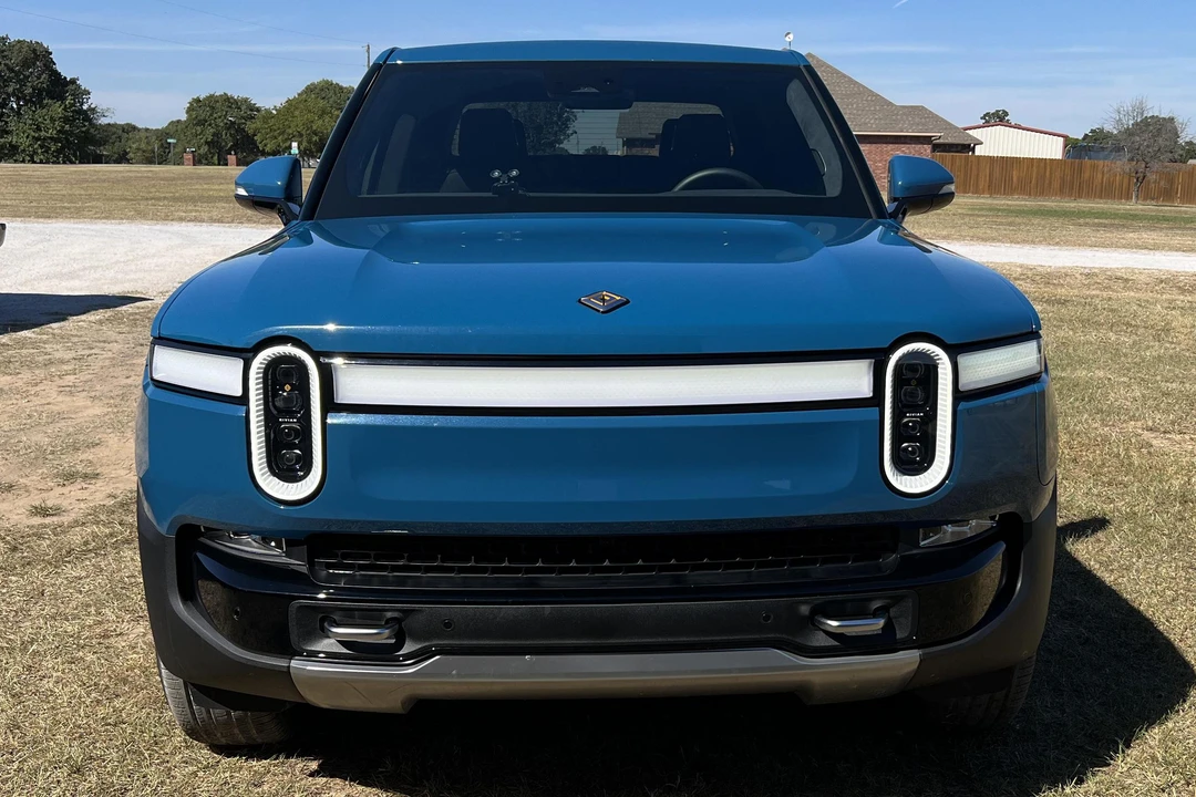 2022 Rivian R1T - Image 2 of 31