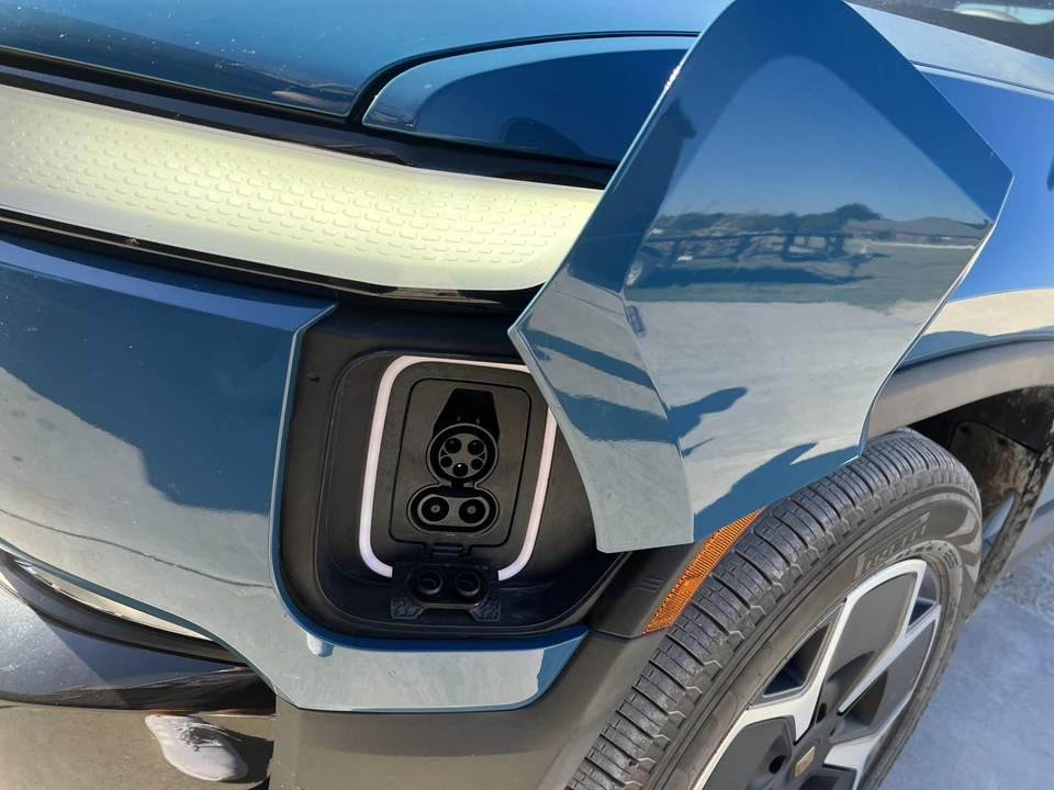 2022 Rivian R1T - Image 22 of 31