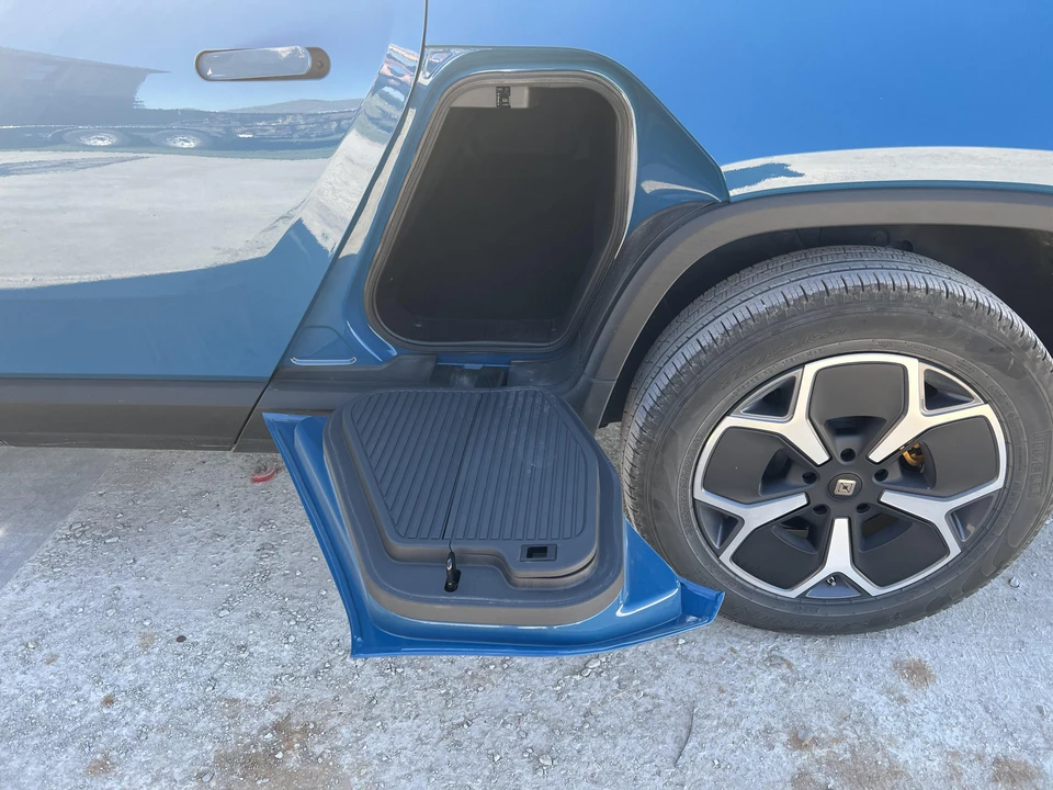 2022 Rivian R1T - Image 24 of 31