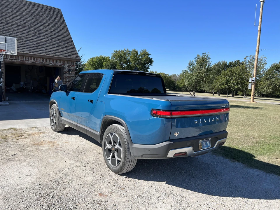 2022 Rivian R1T - Image 11 of 31