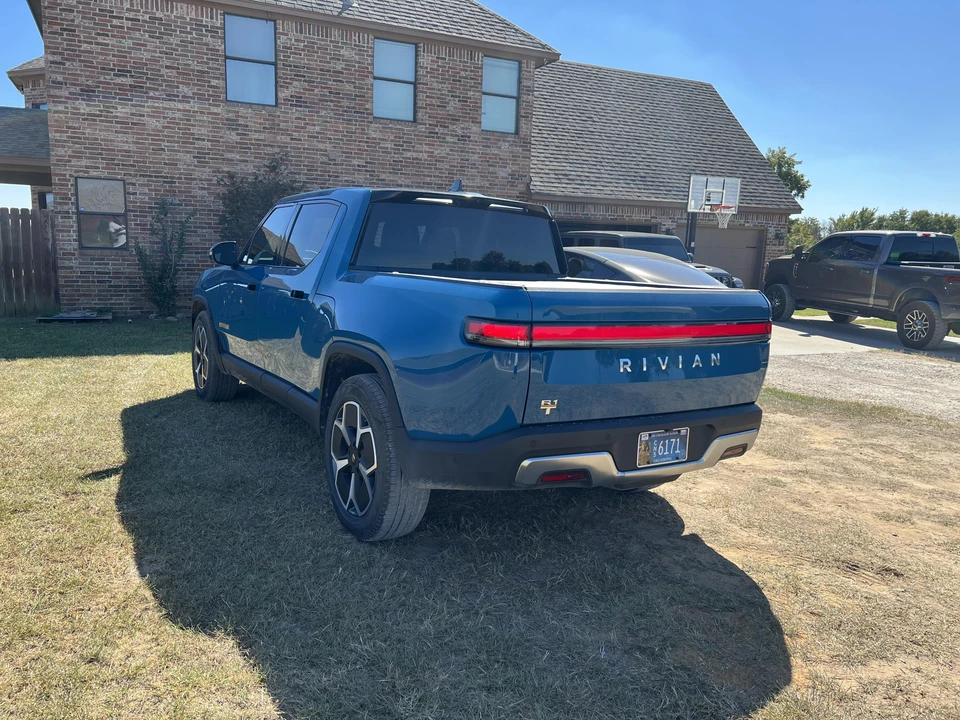 2022 Rivian R1T - Image 12 of 31
