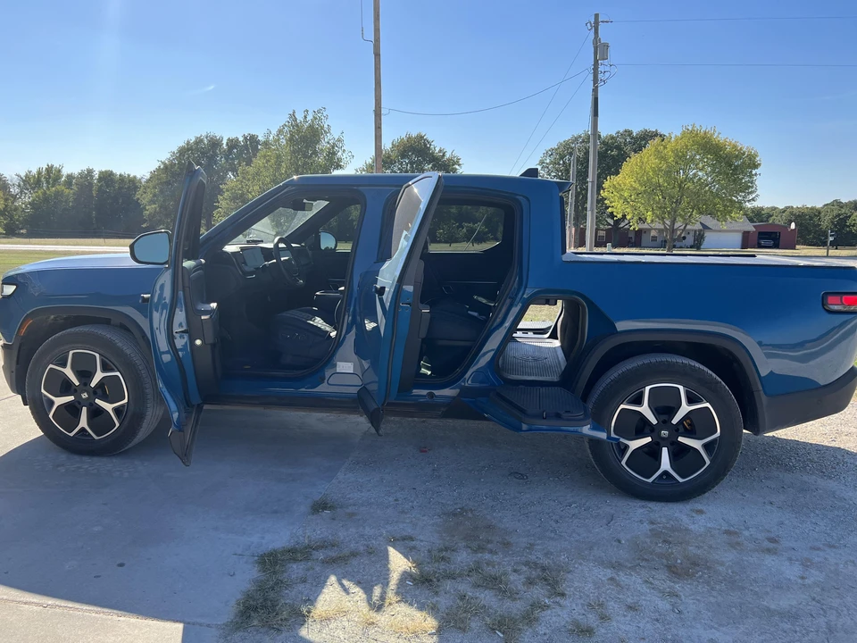 2022 Rivian R1T - Image 10 of 31