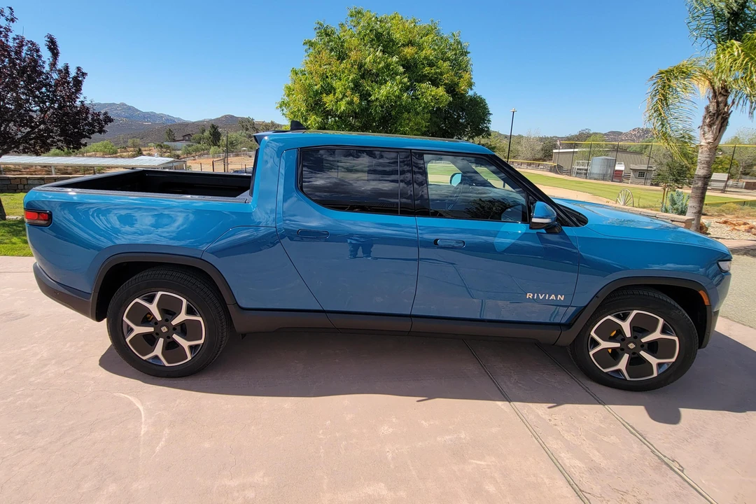 2022 Rivian R1T - Image 3 of 31