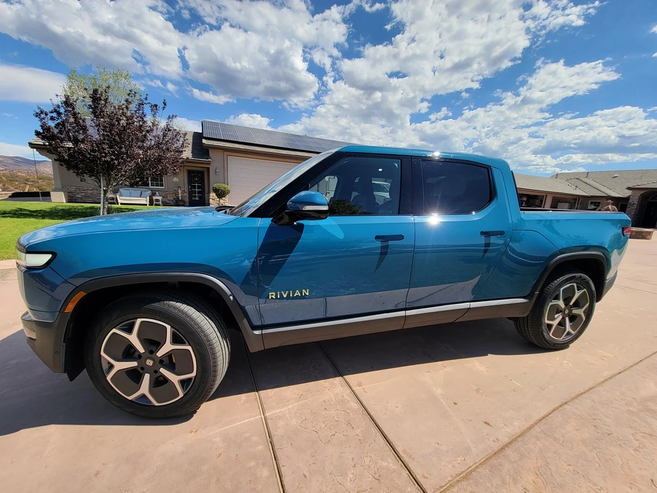 2022 Rivian R1T - Image 13 of 31