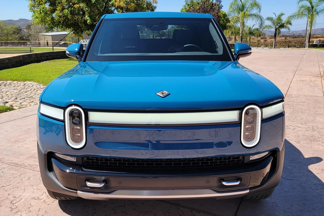 2022 Rivian R1T - Image 2 of 31