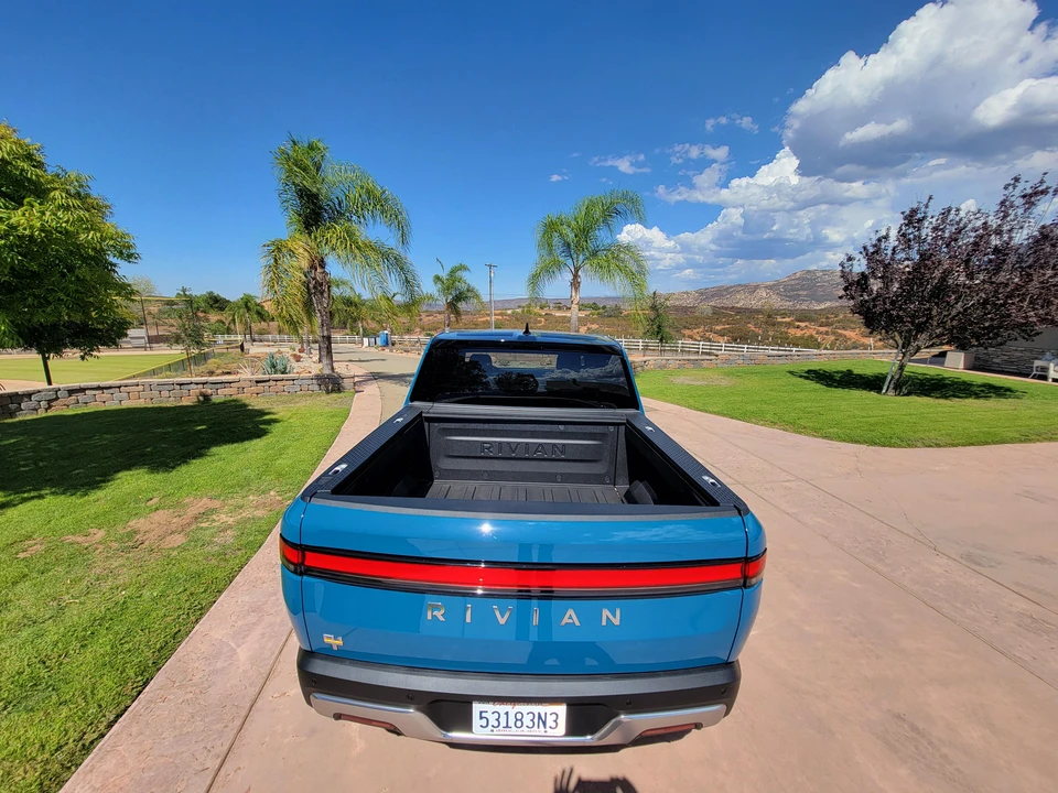 2022 Rivian R1T - Image 17 of 31