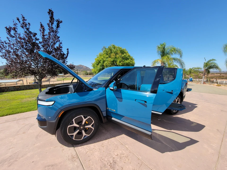 2022 Rivian R1T - Image 12 of 31
