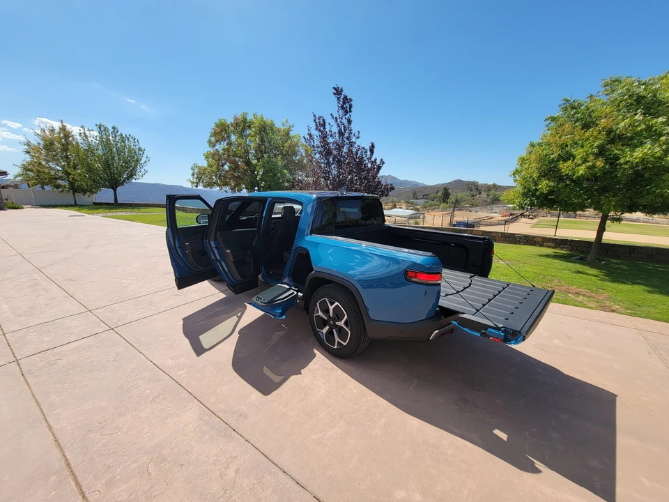 2022 Rivian R1T - Image 15 of 31