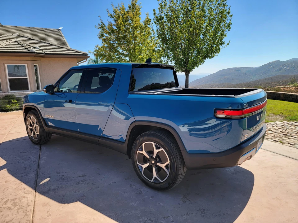 2022 Rivian R1T - Image 14 of 31