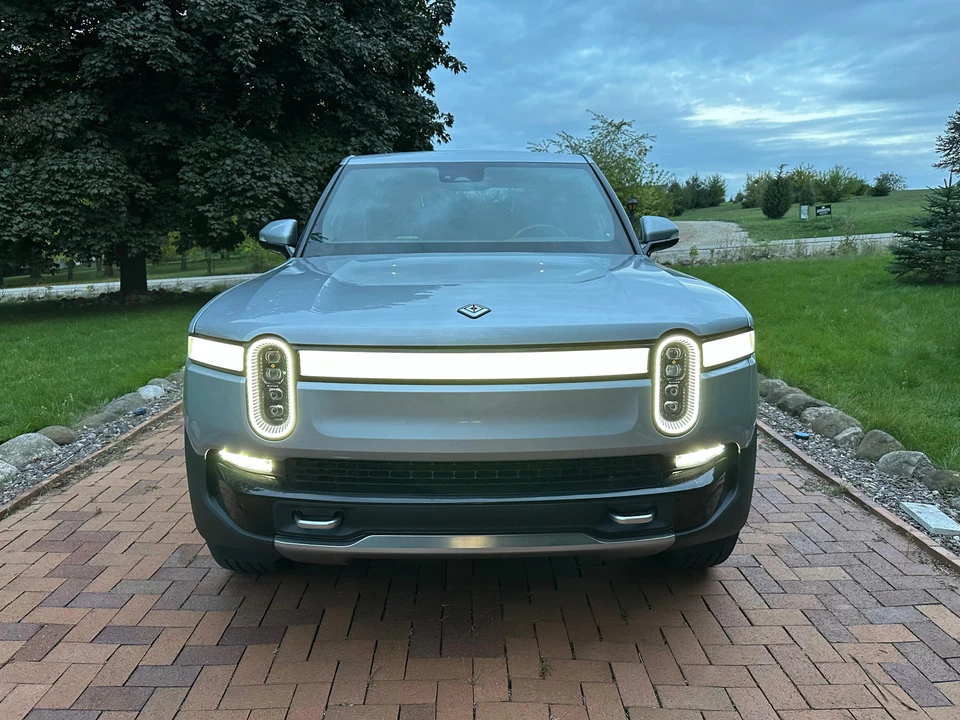 2022 Rivian R1T - Image 6 of 31