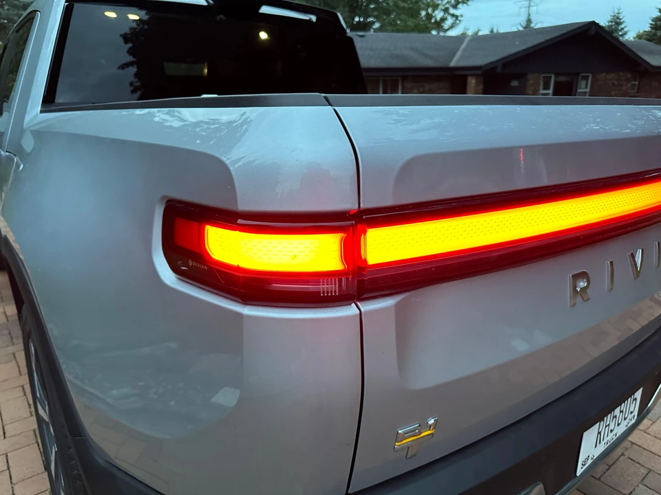 2022 Rivian R1T - Image 17 of 31