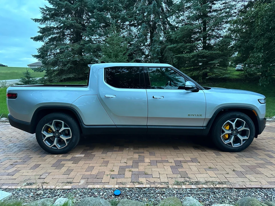 2022 Rivian R1T - Image 10 of 31