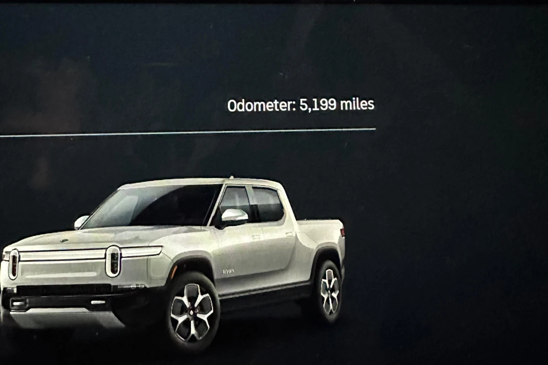 2022 Rivian R1T - Image 31 of 31