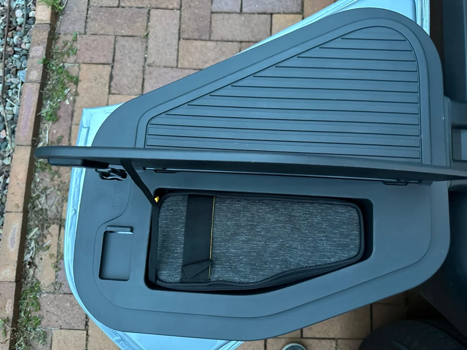 2022 Rivian R1T - Image 16 of 31