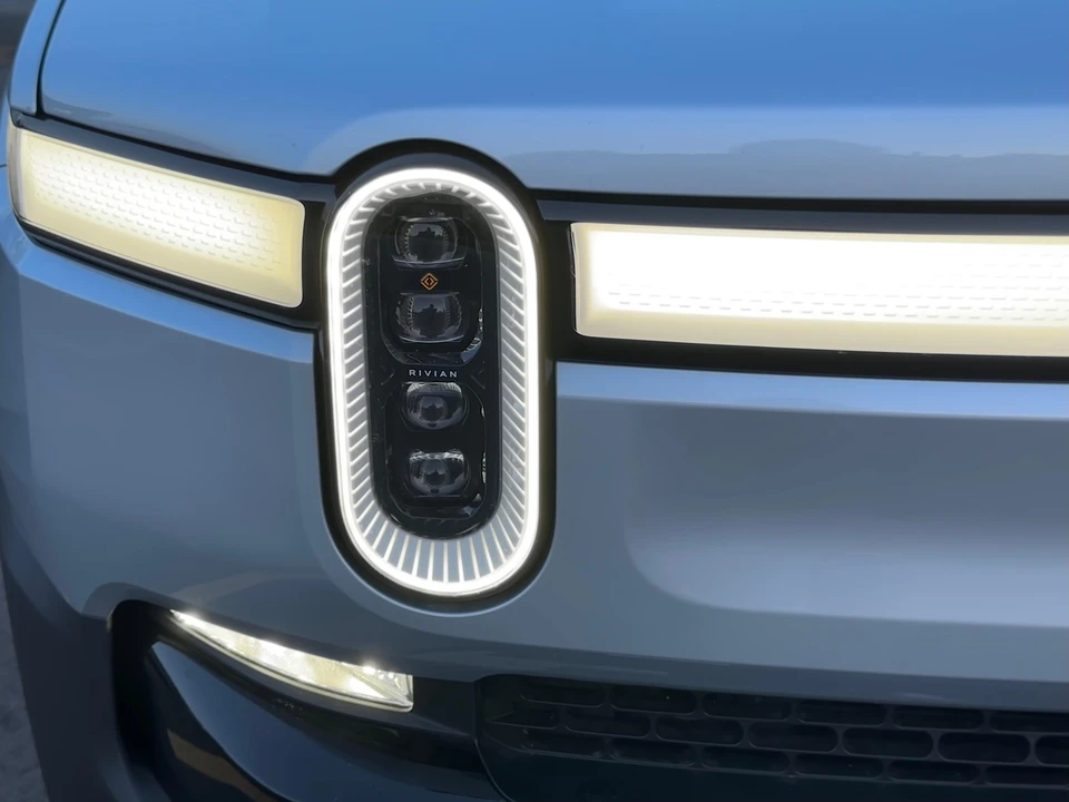 2022 Rivian R1T - Image 11 of 31
