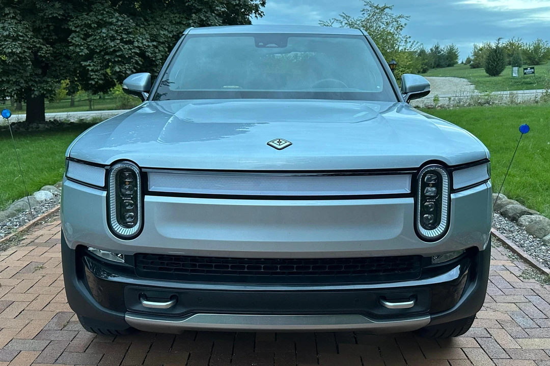 2022 Rivian R1T - Image 2 of 31