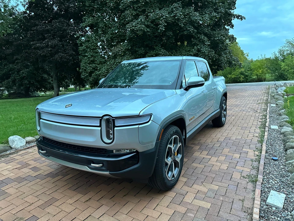 2022 Rivian R1T - Image 7 of 31