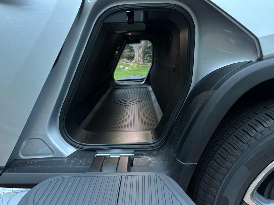 2022 Rivian R1T - Image 15 of 31