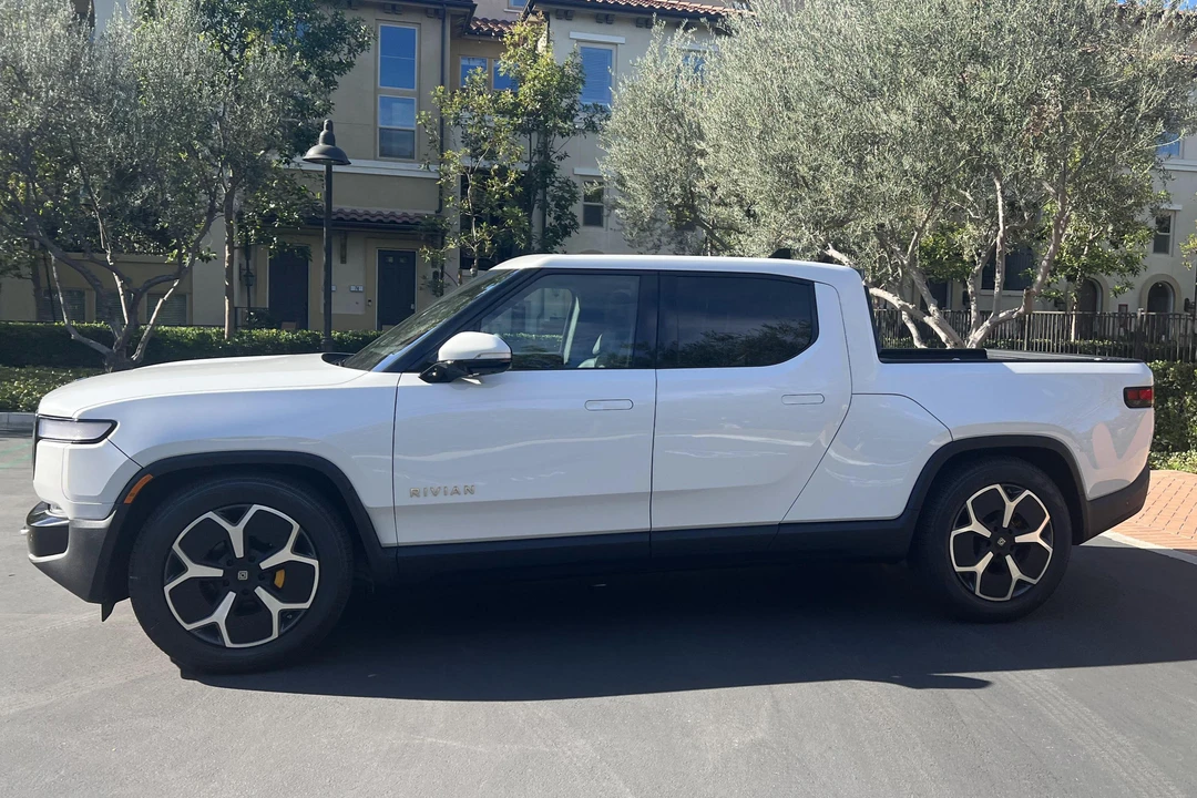 2022 Rivian R1T - Image 3 of 5