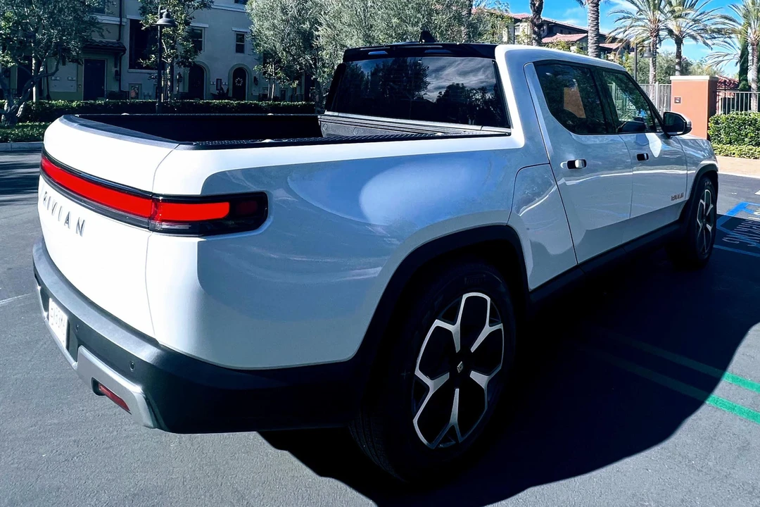 2022 Rivian R1T - Image 4 of 5