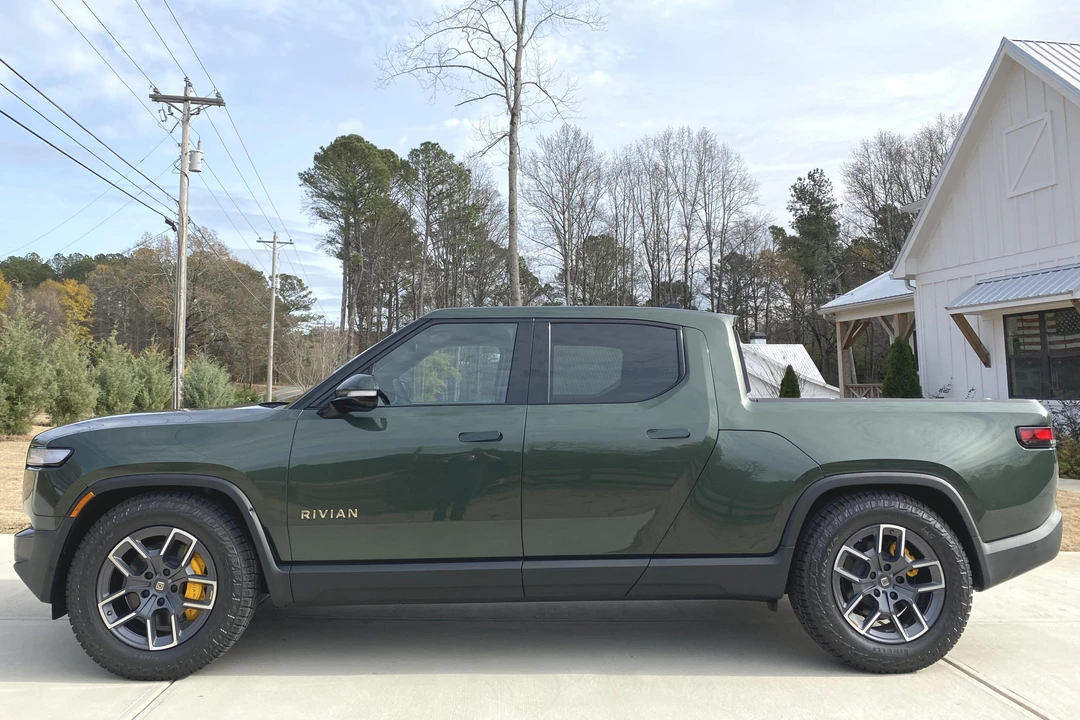 2022 Rivian R1T - Image 3 of 31