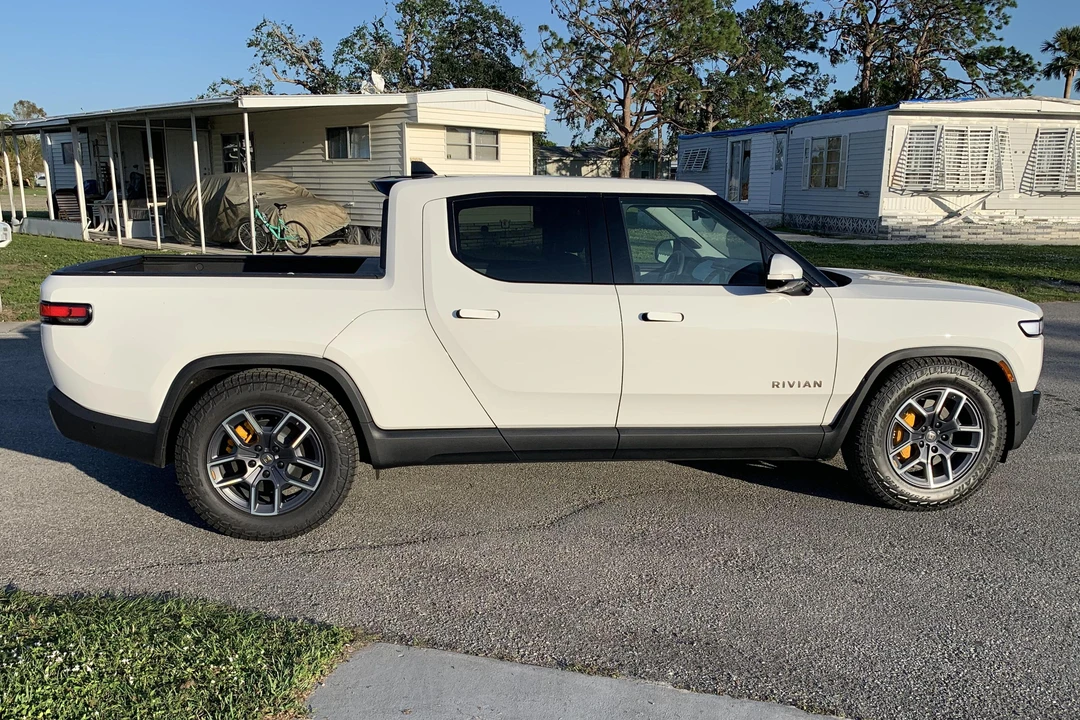 2022 Rivian R1T - Image 3 of 31