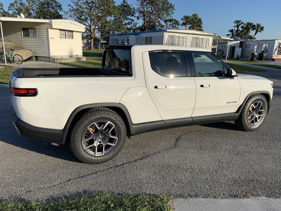 2022 Rivian R1T - Image 16 of 31