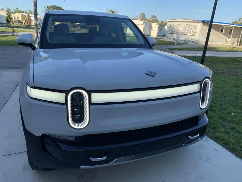 2022 Rivian R1T - Image 6 of 31