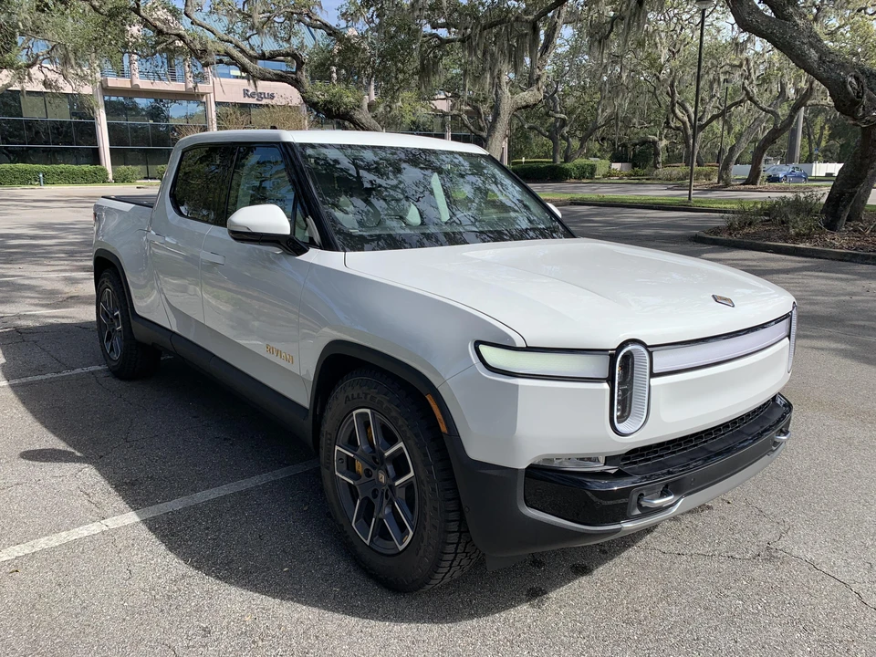 2022 Rivian R1T - Image 18 of 31