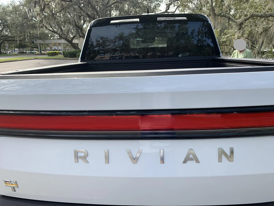2022 Rivian R1T - Image 23 of 31