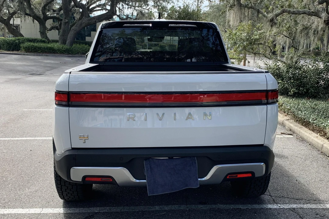 2022 Rivian R1T - Image 5 of 31