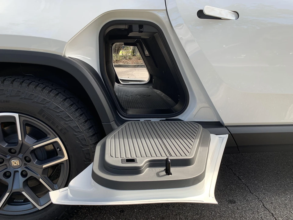 2022 Rivian R1T - Image 28 of 31