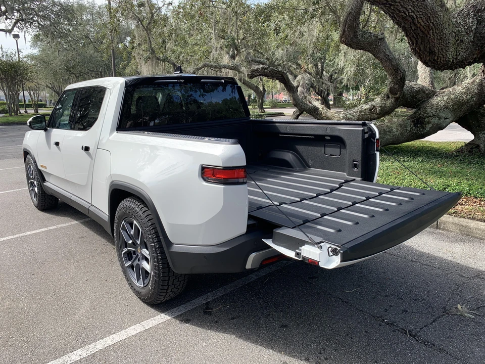 2022 Rivian R1T - Image 11 of 31