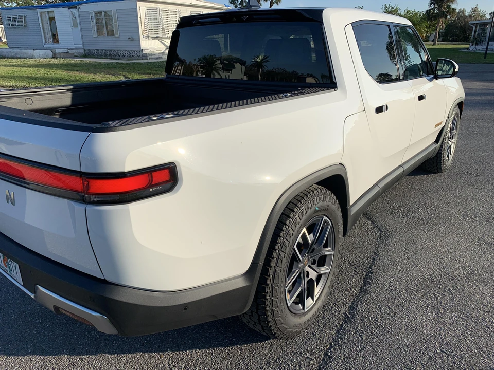 2022 Rivian R1T - Image 15 of 31