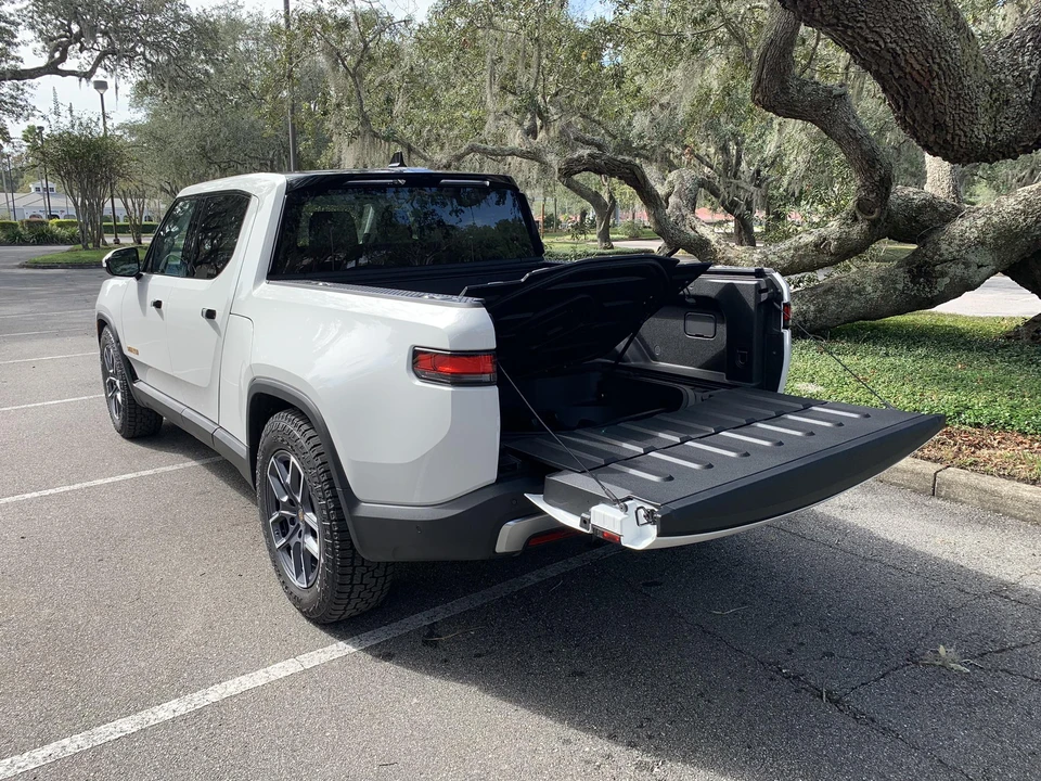 2022 Rivian R1T - Image 12 of 31