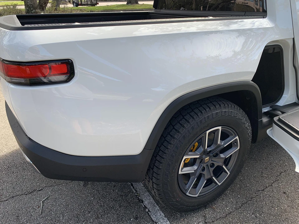 2022 Rivian R1T - Image 25 of 31